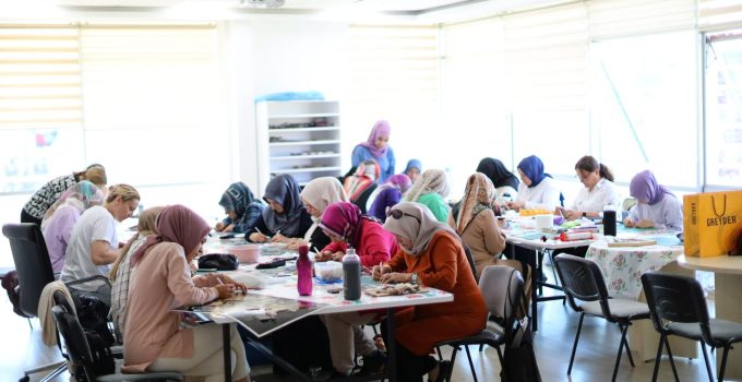 KADIN AKTİVİTE MERKEZLERİNDE 35 BRANŞTA AÇILACAK 150 KURS İÇİN BAŞVURULAR BAŞLIYOR