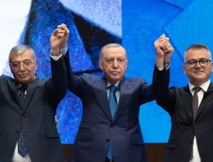 Konya’da iki belediye başkanı daha AK Parti’ye katıldı.