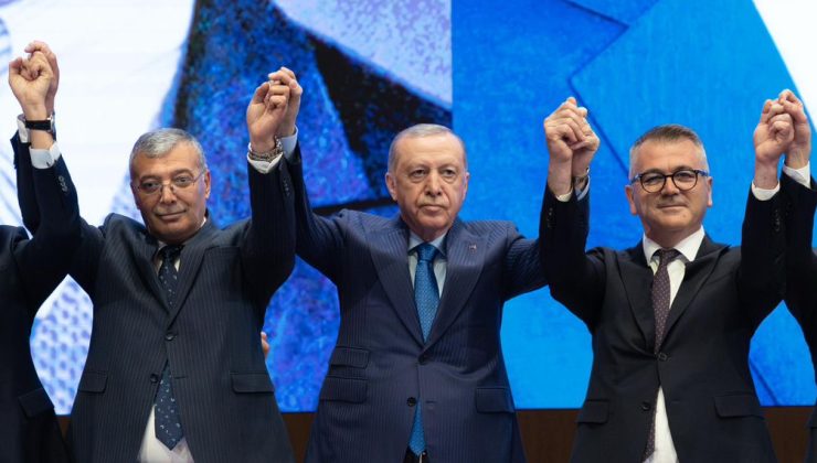 Konya’da iki belediye başkanı daha AK Parti’ye katıldı.
