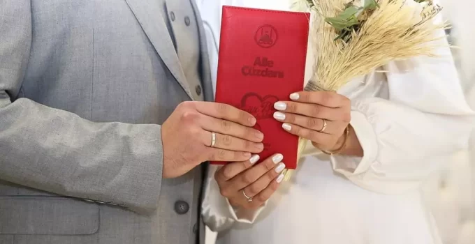Evlenecek çiftlere “ehliyet” geliyor! Bu kontrolden geçemeyen evlenemeyecek