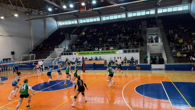 2025-2026 sezonu Ereğli’nin iki voleybol takımı için kötü başladı.