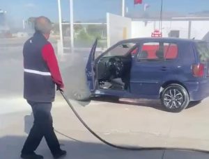 Karapınar’da yakıt alan otomobil alev aldı