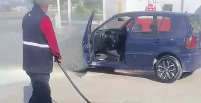 Karapınar’da yakıt alan otomobil alev aldı