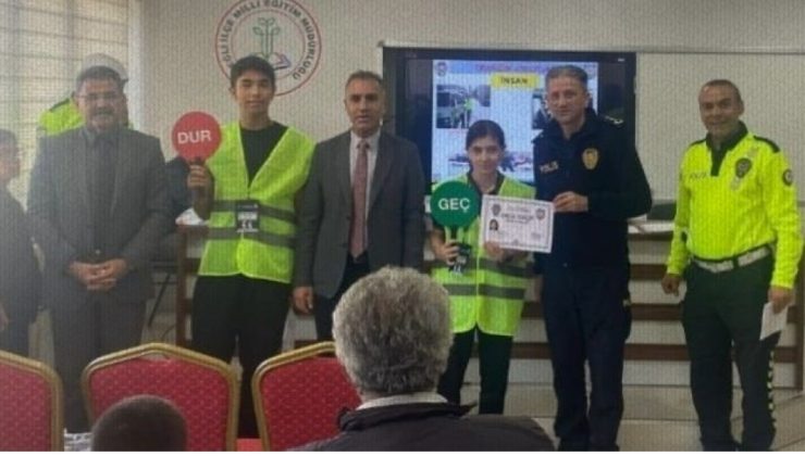 Ereğli’de “Okul Geçit Görevlileri Eğitimi” düzenlendi