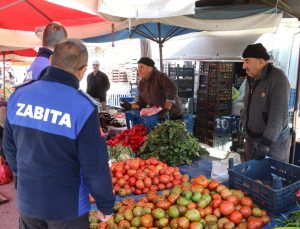 Zabıta Ekipleri, Pazar Yerlerinde Ölçü ve Tartı Denetimlerini Rutin Olarak Gerçekleştiriyor