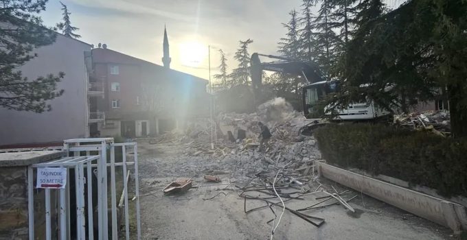 Ereğli 1. Nolu Sağlık Ocağı Yıkımına Başlandı