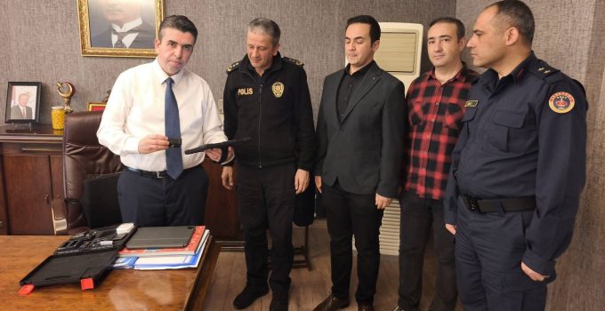 Kaymakam Murat Eren’e Giyilebilir Yaka Projesi Bilgilendirmesi