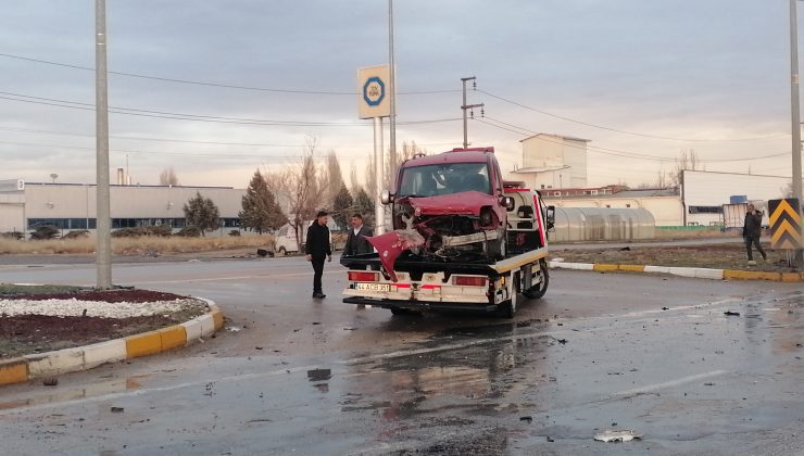 Ereğli’de TIR ile Hafif Ticari Araç Çarpıştı; 1 Kişi Yaralandı