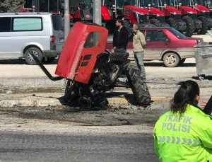Tır’ın Çarptığı Traktör İkiye Bölündü