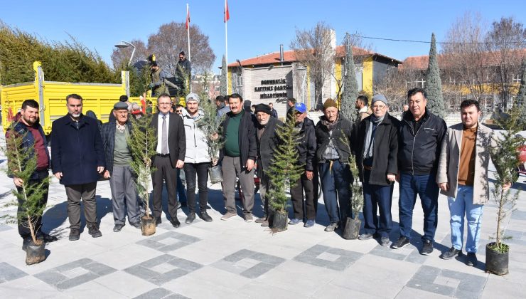 Yeşil Gelecek İçin Fidan Dağıtımı Yoğun İlgi Gördü