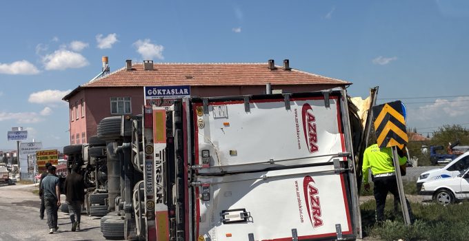 Ereğli’de TIR Devrildi: Vatandaşlar Yardıma Koştu