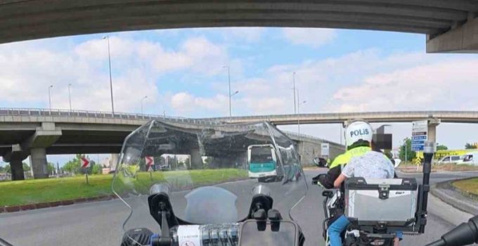 Sınava Gireceği Okulu Karıştıran Öğrenciyi Motosikletli Polisler Yetiştirdi