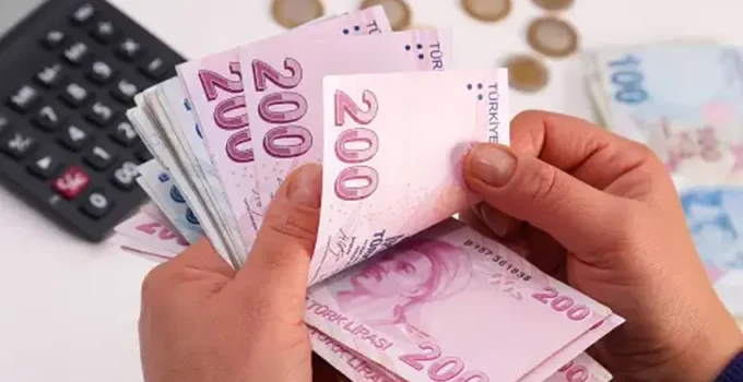 Memur ve emeklilerin zam oranları belli oldu.