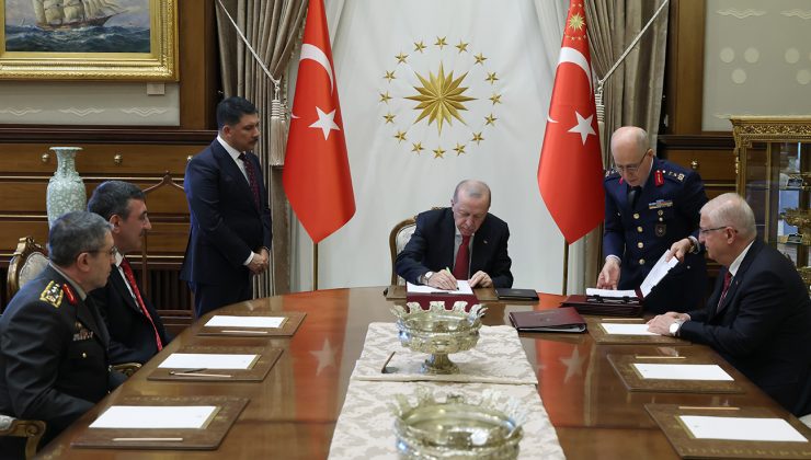 Cumhurbaşkanı Erdoğan YAŞ Kararlarını İmzaladı: 25 General ve Amiral Terfi Etti