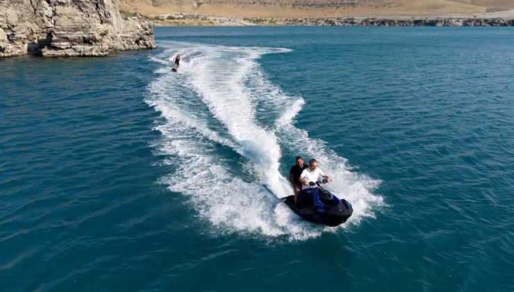 Karapınar Belediye Başkanı İbrahim Önal, Acıgöl’de Jet Ski Turu Yaptı