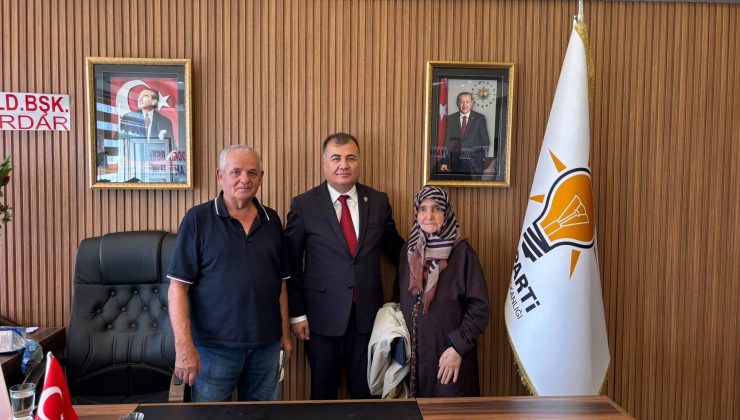 AK PARTİ EREĞLİ İLÇE BAŞKANI AHMET ÖZDOĞAN TEBRİKLERİ KABUL EDİYOR